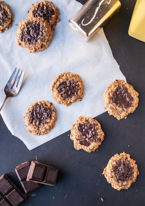 Flourless Peanut Butter + Chocolate Cookies //heartofabaker.com