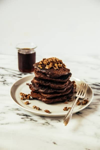 A breakfast classic gets a crunchy twist, with cocoa powder and a hefty dose of granola in these vegan chocolate granola pancakes!